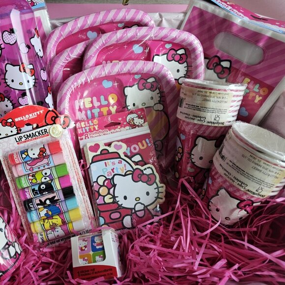 💖 Ultimate Christmas Gift! Hello Kitty Collector’s Dream Basket 176-Piece - Picture 3 of 16